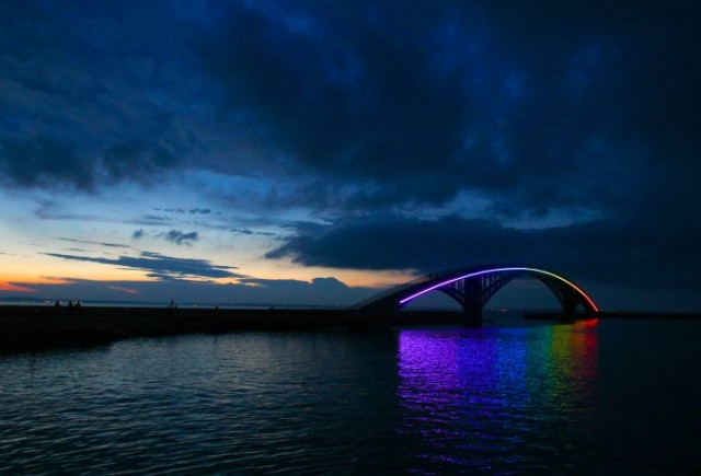 The Xiying Rainbow Bridge Taiwan rainbows light installation bridges 